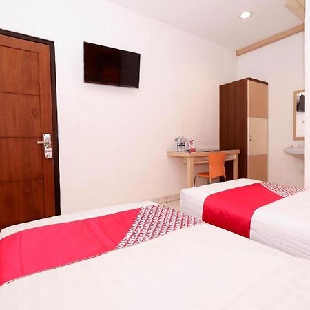 Oyo 1251 Residence 8 Semarang Exteriör bild