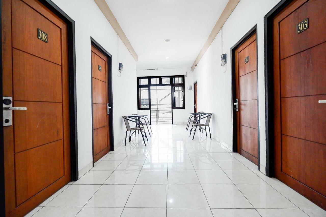Oyo 1251 Residence 8 Semarang Exteriör bild