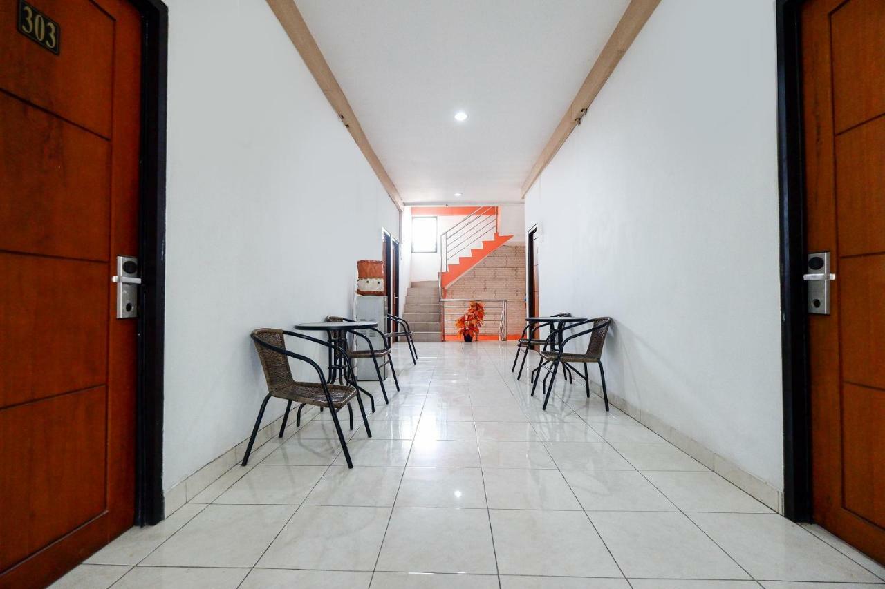 Oyo 1251 Residence 8 Semarang Exteriör bild